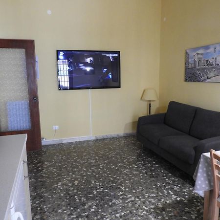 Ferienwohnung Oleandro E Glicine Lecce Exterior foto