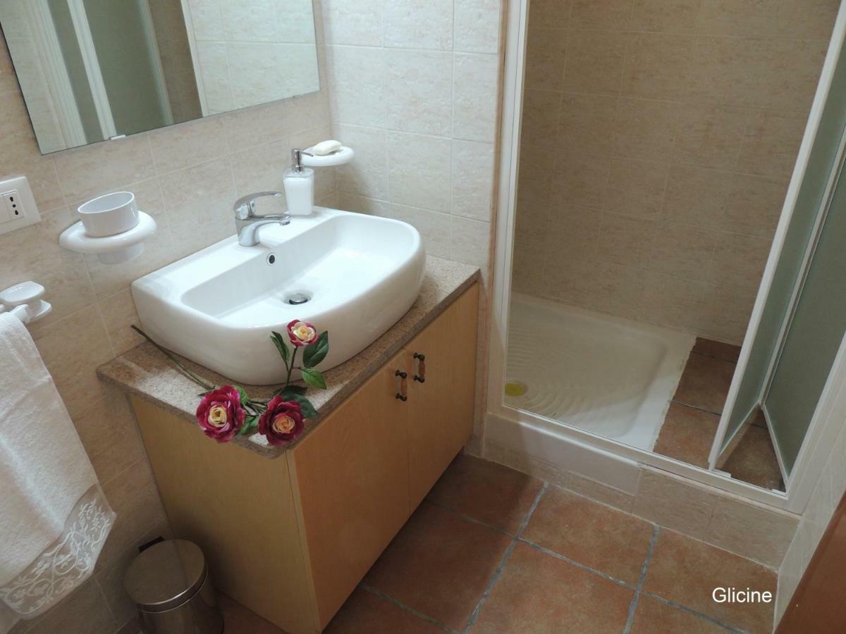 Ferienwohnung Oleandro E Glicine Lecce Exterior foto