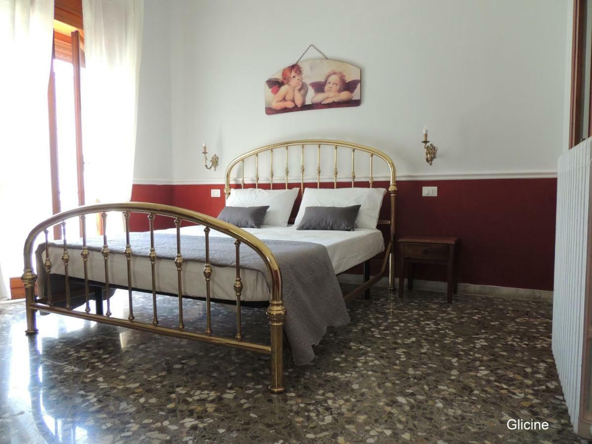 Ferienwohnung Oleandro E Glicine Lecce Exterior foto