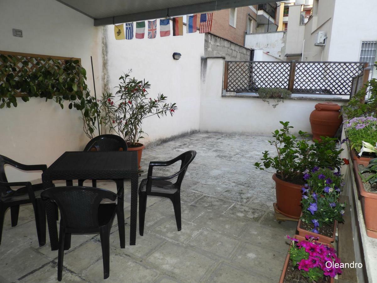 Ferienwohnung Oleandro E Glicine Lecce Exterior foto