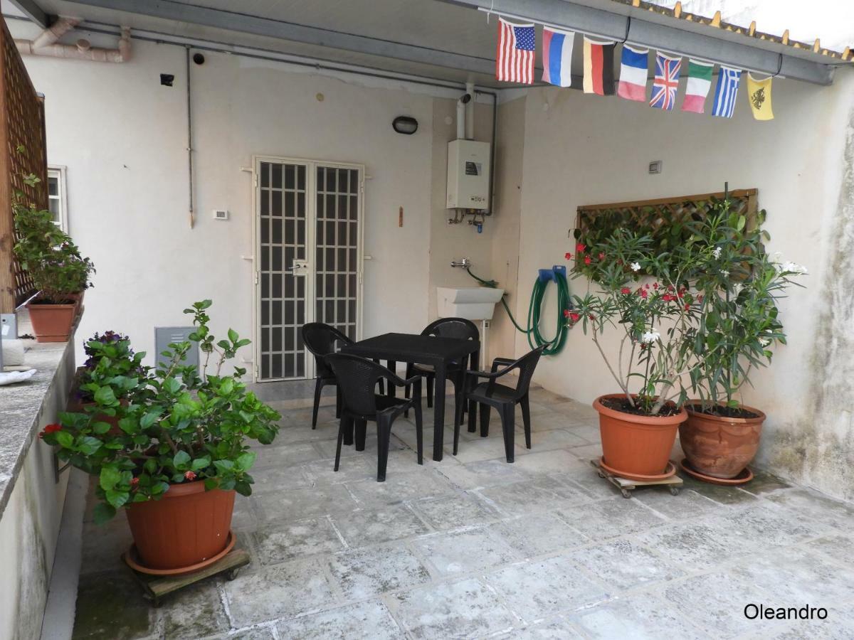Ferienwohnung Oleandro E Glicine Lecce Exterior foto